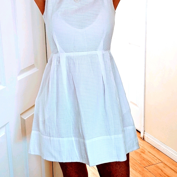 GAP lined white mini dress in sharp, white cotton. - Picture 3 of 11